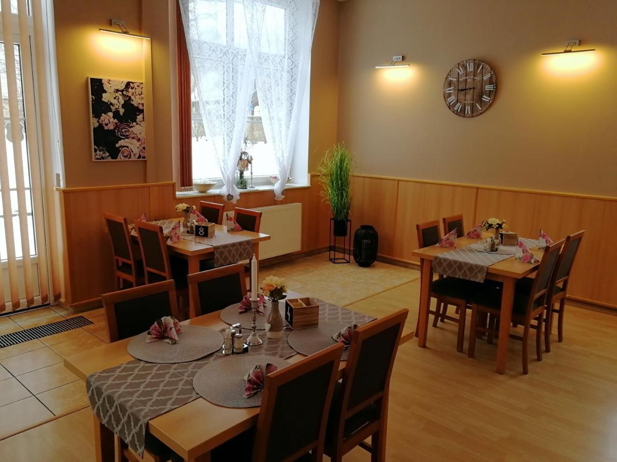 Vzdelavaci Stredisko A Hotel Varnsdorf Luaran gambar