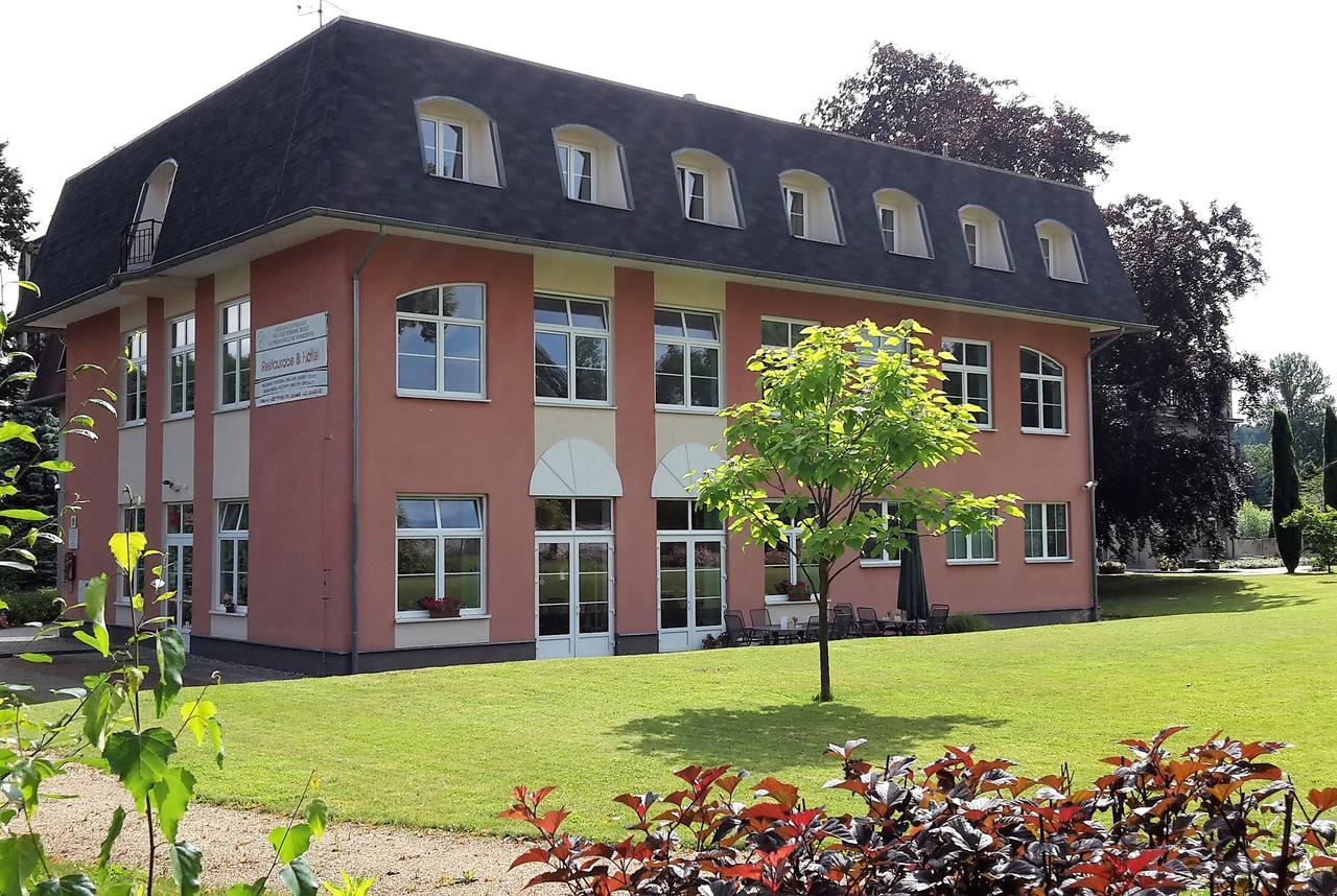 Vzdelavaci Stredisko A Hotel Varnsdorf Luaran gambar