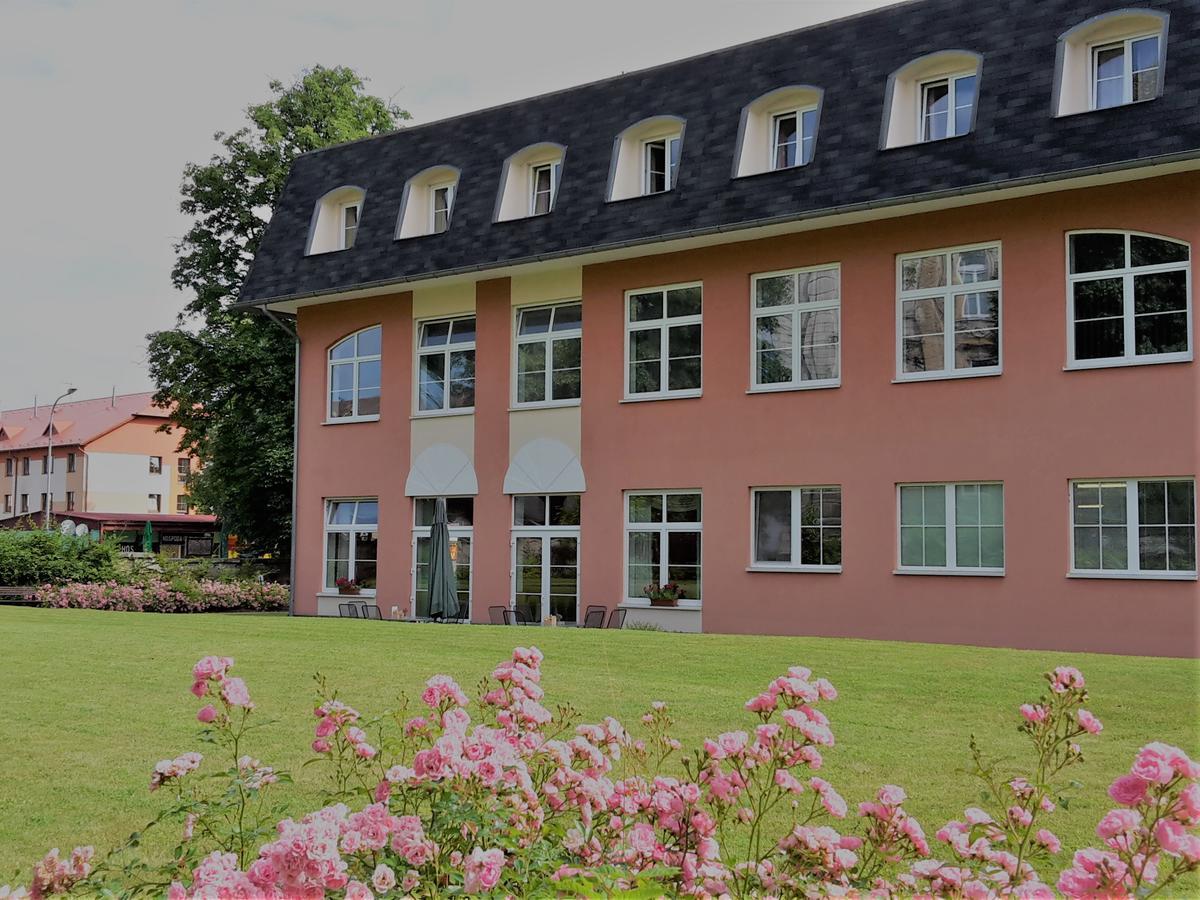 Vzdelavaci Stredisko A Hotel Varnsdorf Luaran gambar