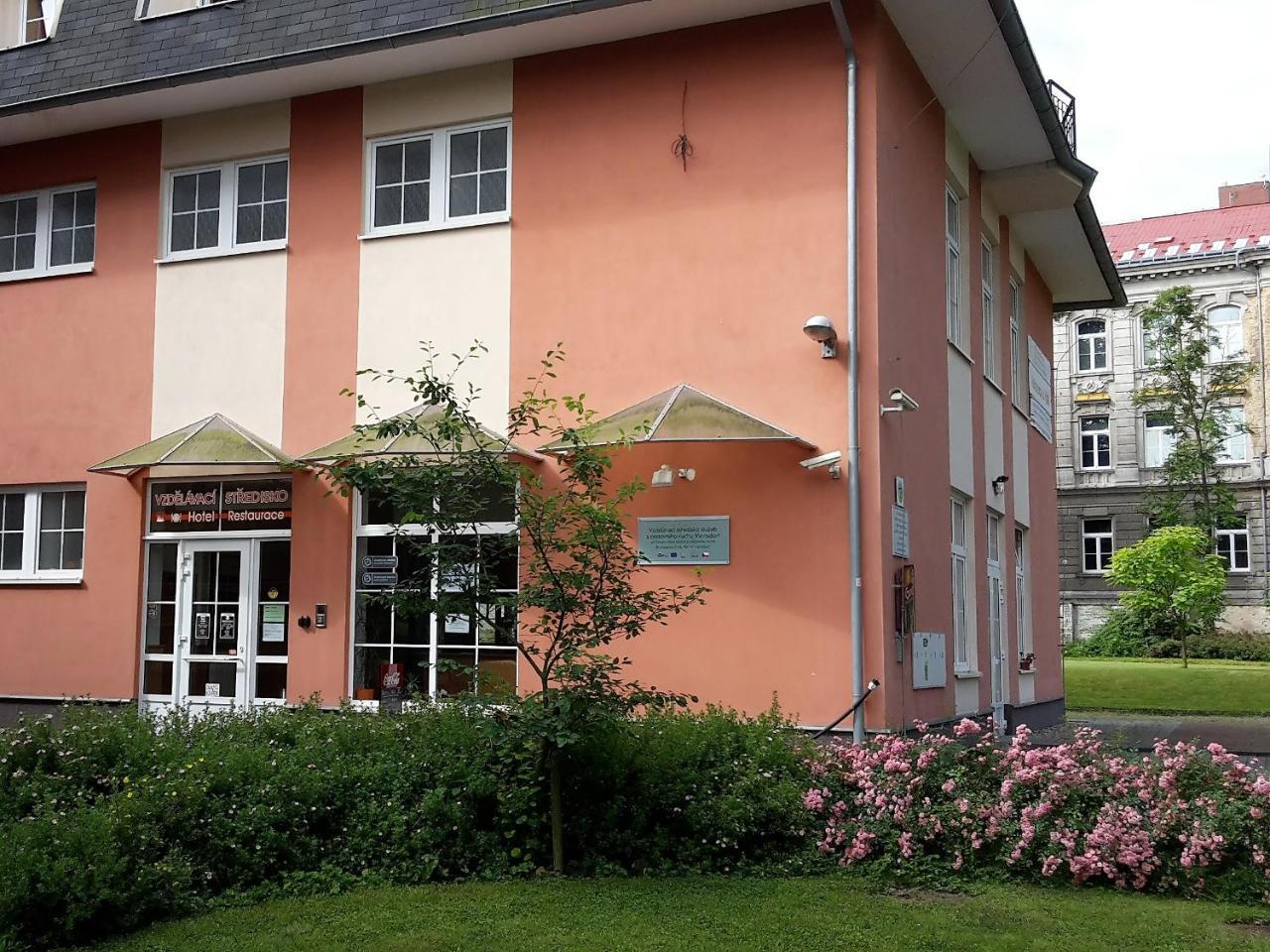 Vzdelavaci Stredisko A Hotel Varnsdorf Luaran gambar